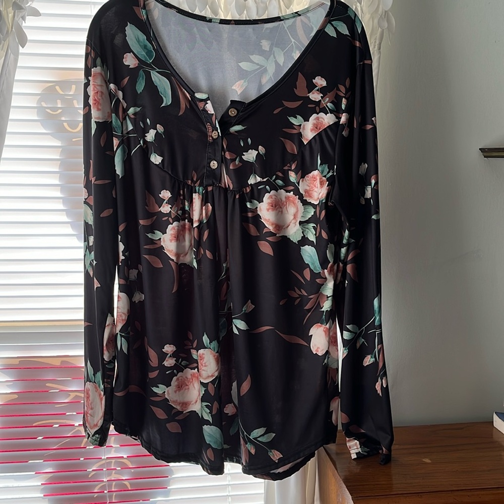 Long sleeve flower print top size 1X